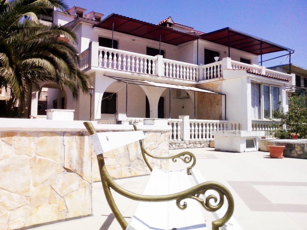 Apartments Carmen Vinišće Cameră foto